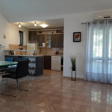 Bruna Apartman Mirce